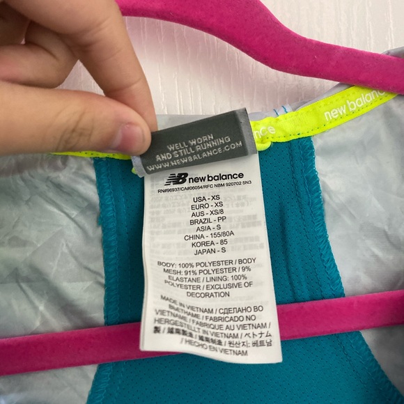 New Balance zip up sleeveless jacket - Picture 2 of 3